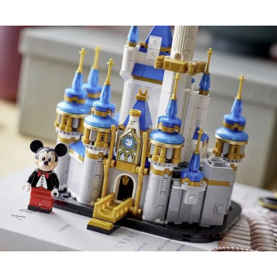 Конструктор для мальчиков и девочек "Disney Большой замок Дисней Микки Маус" 573 детали (60151)